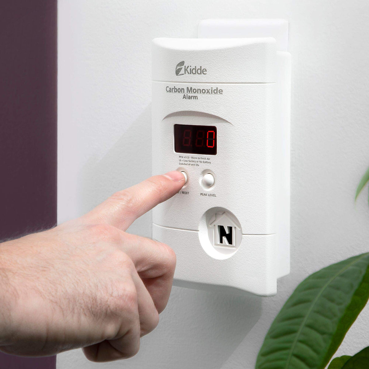Carbon Monoxide Detector, Plug-In with Digital Display X938